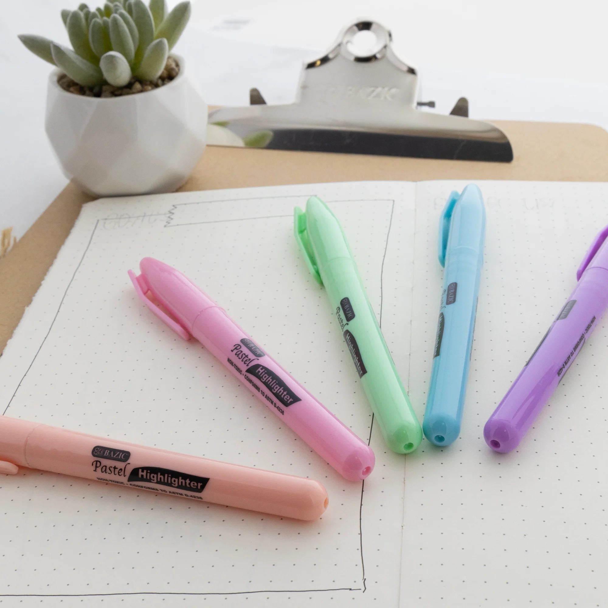 Pen Style Pastel Assorted Colors Highlighter w/ Pocket Clip (5/Pack) – lifestyle photo